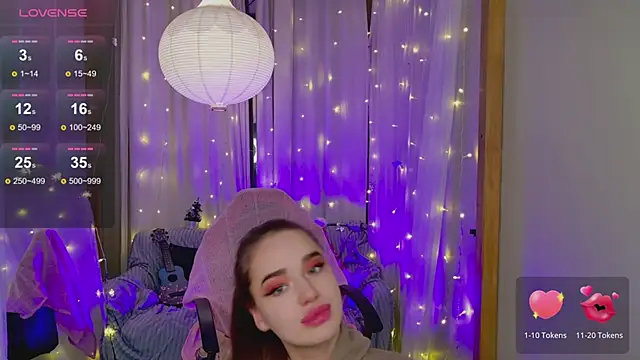 Snapshot of LovelyJessie chatting on 12.25.24 LovelyJessie online show from 12.25.24