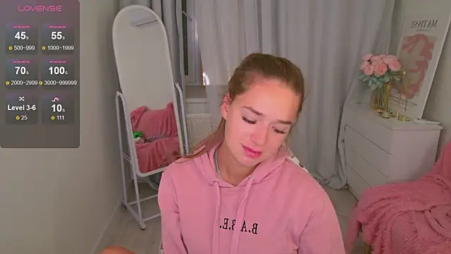 Snapshot of LovelyJessie chatting on 10.03.25 LovelyJessie online show from 10.03.25