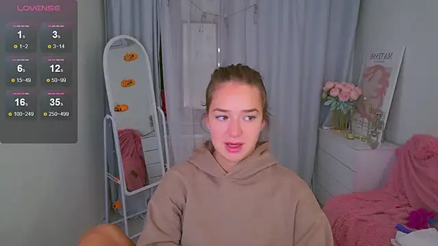 Snapshot of LovelyJessie chatting on 10.14.25 LovelyJessie online show from 10.14.25