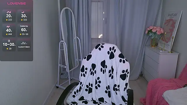 Snapshot of LovelyJessie chatting on 11.11.25 LovelyJessie online show from 11.11.25