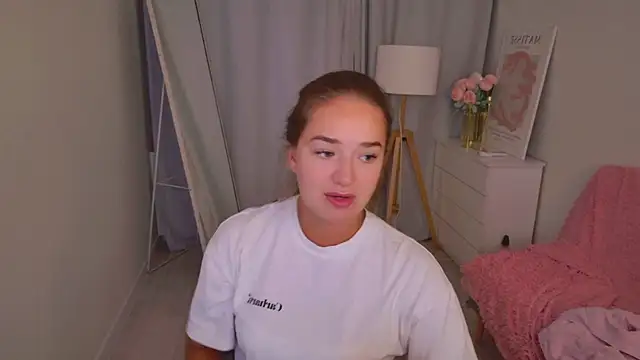 Snapshot of LovelyJessie chatting on 04.09.26 LovelyJessie online show from 04.09.26