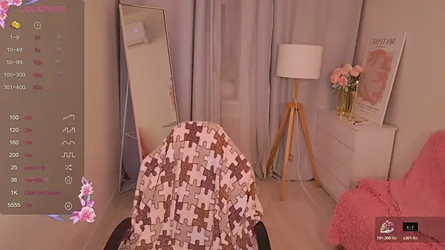 Snapshot of LovelyJessie chatting on 04.10.26 LovelyJessie online show from 04.10.26