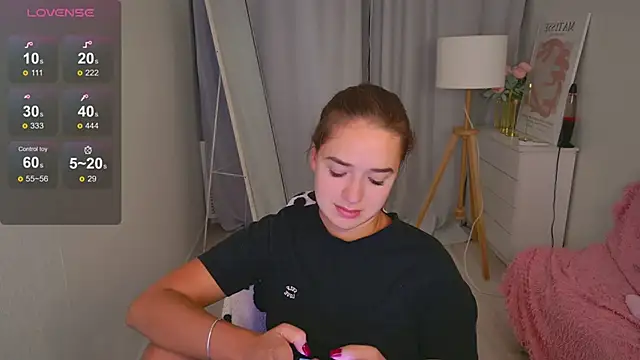 Snapshot of LovelyJessie chatting on 04.15.26 LovelyJessie online show from 04.15.26