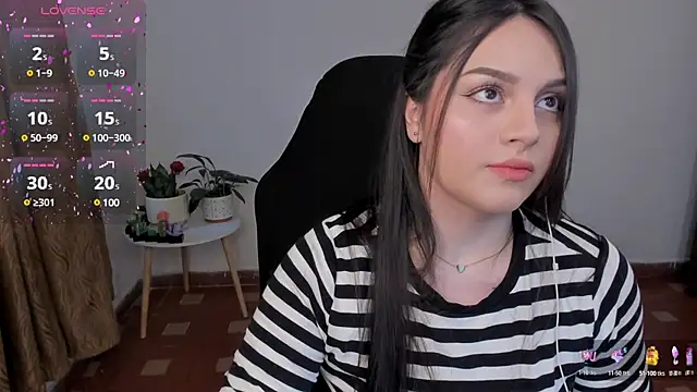 Snapshot of anaveleeez chatting on 12.24.24 anaveleeez online show from 12.24.24