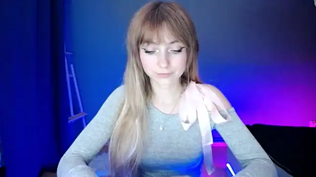 LuciaYoung online show from 03.18.25