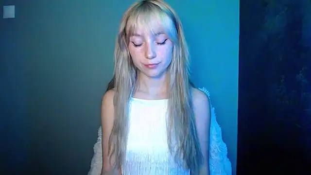 LuciaYoung online show from 09.21.25