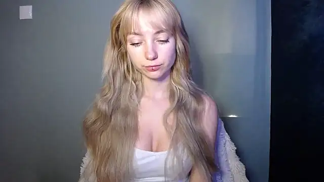 LuciaYoung online show from 11.07.25