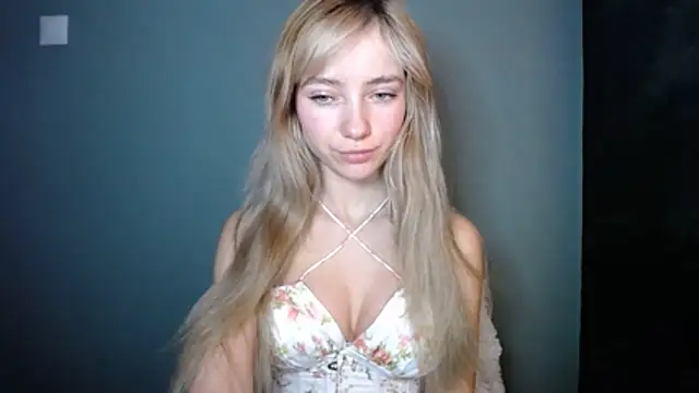 LuciaYoung online show from 12.14.25