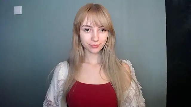 Snapshot of LuciaYoung chatting on 01.18.26 LuciaYoung online show from 01.18.26