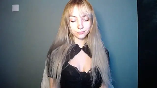 Snapshot of LuciaYoung chatting on 01.18.26 LuciaYoung online show from 01.18.26