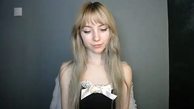 Snapshot of LuciaYoung chatting on 02.01.26 LuciaYoung online show from 02.01.26