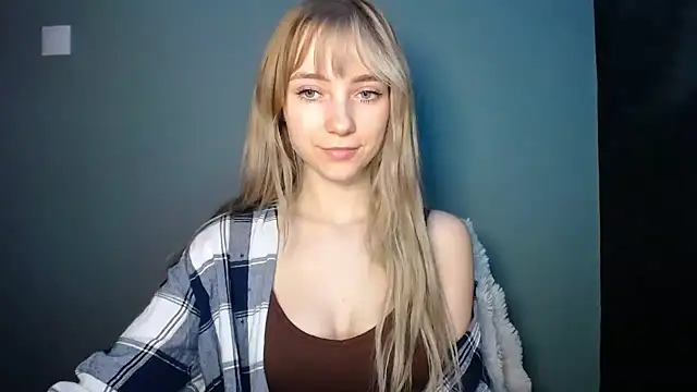 Snapshot of LuciaYoung chatting on 02.02.26 LuciaYoung online show from 02.02.26