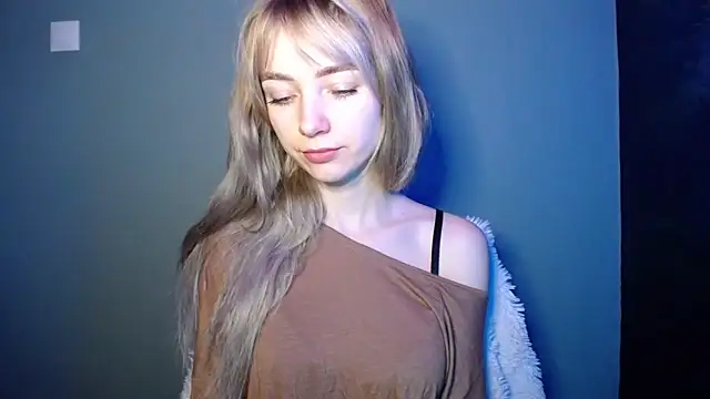 Snapshot of LuciaYoung chatting on 02.04.26 LuciaYoung online show from 02.04.26