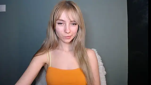 Snapshot of LuciaYoung chatting on 02.07.26 LuciaYoung online show from 02.07.26