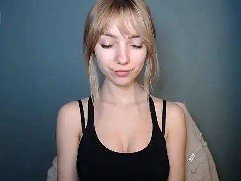 Snapshot of LuciaYoung chatting on 02.09.26 LuciaYoung online show from 02.09.26