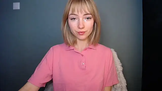 Snapshot of LuciaYoung chatting on 02.13.26 LuciaYoung online show from 02.13.26