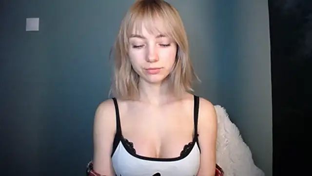 Snapshot of LuciaYoung chatting on 02.23.26 LuciaYoung online show from 02.23.26