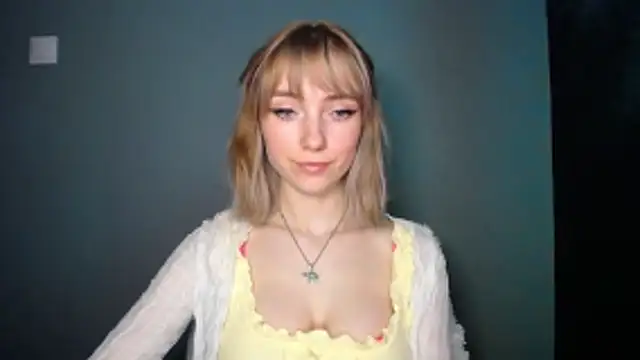 Snapshot of LuciaYoung chatting on 02.24.26 LuciaYoung online show from 02.24.26