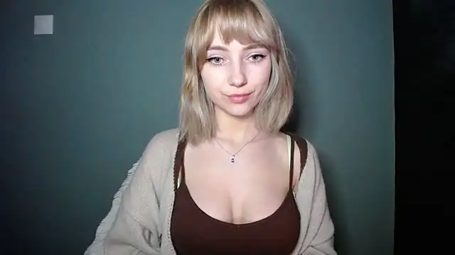 Snapshot of LuciaYoung chatting on 03.04.26 LuciaYoung online show from 03.04.26