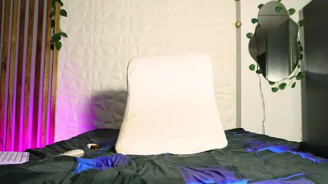 argiee taylorxs2 online show from 03.18.25