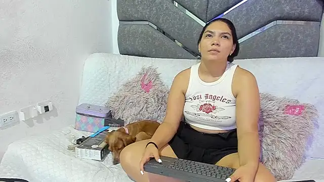 Snapshot of Latinos_couples chatting on 11.22.25 Latinos couples online show from 11.22.25