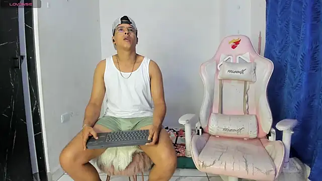 Latinos couples online show from 05.05.26