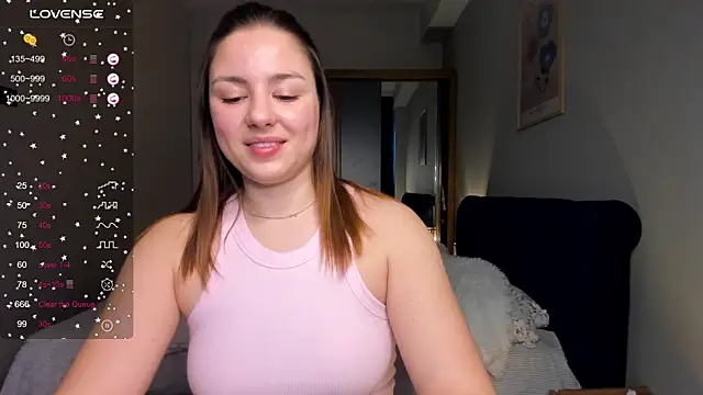 ThreeshaWhite online show from 03.04.25