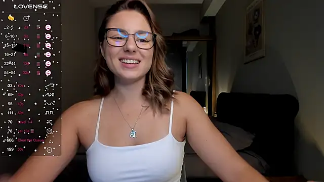 ThreeshaWhite online show from 10.05.25