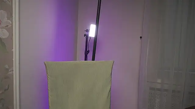 Snapshot of PixieMeow_ chatting on 02.14.25 PixieMeow online show from 02.14.25