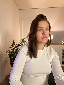 Snapshot of MaribelRiver chatting on 11.17.25 MaribelRiver online show from 11.17.25