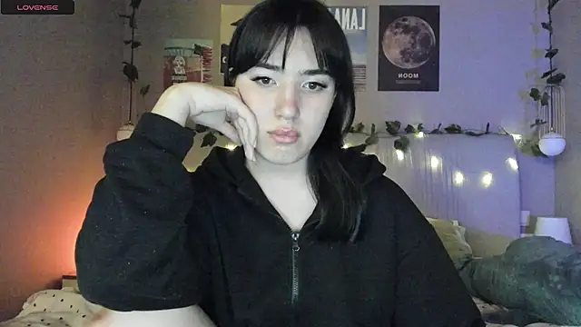 Snapshot of Anisawithlove chatting on 12.12.24 Anisawithlove online show from 12.12.24