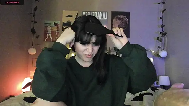 Snapshot of Anisawithlove chatting on 12.15.24 Anisawithlove online show from 12.15.24