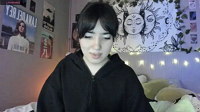 Snapshot of Anisawithlove chatting on 12.26.24 Anisawithlove online show from 12.26.24