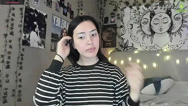 Snapshot of Anisawithlove chatting on 03.21.25 Anisawithlove online show from 03.21.25