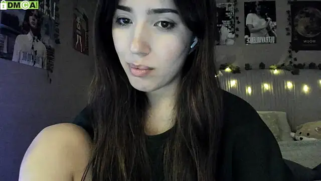 Snapshot of Anisawithlove chatting on 11.21.25 Anisawithlove online show from 11.21.25