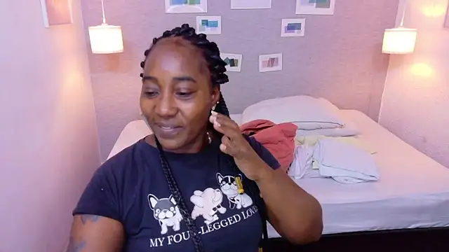 Snapshot of kiara_evanss chatting on 10.22.25 kiara evanss online show from 10.22.25