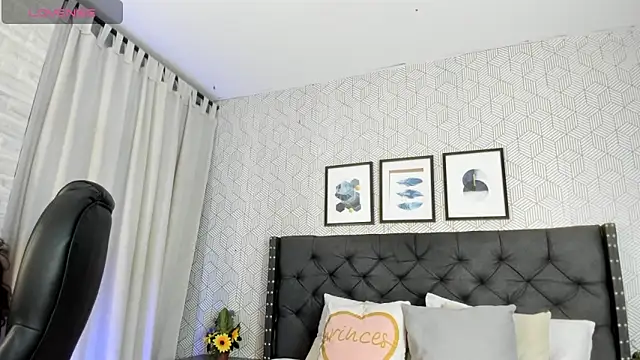 emma  smith1 online show from 02.19.25