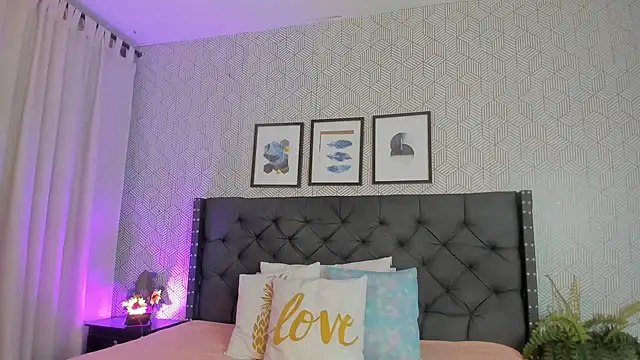 emma  smith1 online show from 03.21.25