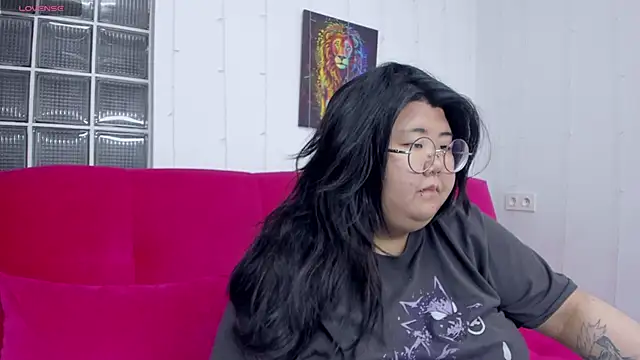 Snapshot of Nadine_asian chatting on 10.19.25 Nadine asian online show from 10.19.25