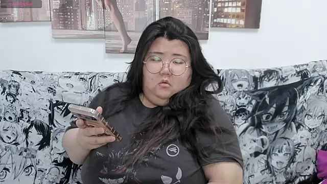 Snapshot of Nadine_asian chatting on 11.22.25 Nadine asian online show from 11.22.25