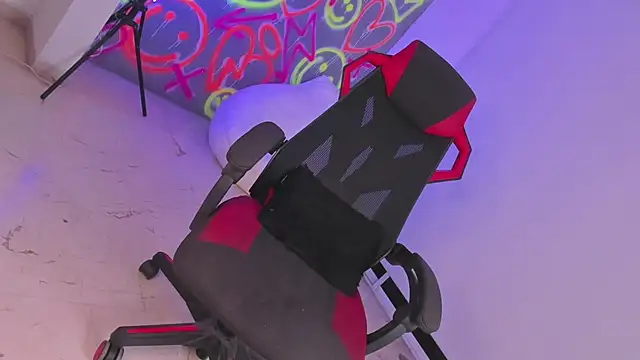 Snapshot of johedija chatting on 12.28.24 johedija online show from 12.28.24