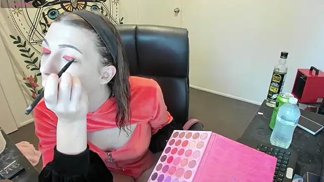 Snapshot of Ts-lucy-lux chatting on 06.18.26 Ts-lucy-lux online show from 06.18.26