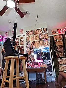 Snapshot of luvs2cumm69 chatting on 02.20.25 luvs2cumm69 online show from 02.20.25