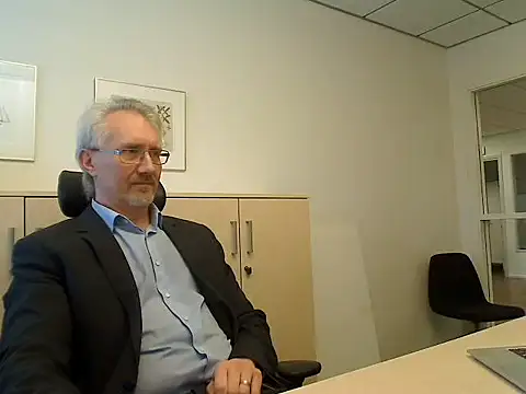 Snapshot of tom-swede chatting on 04.13.26 tom-swede online show from 04.13.26