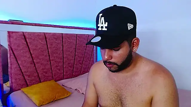 Snapshot of passionate_love22 chatting on 10.31.25 passionate love22 online show from 10.31.25