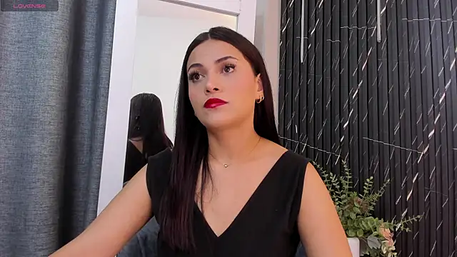 Snapshot of katrina_kaif_x chatting on 12.02.25 katrina kaif x online show from 12.02.25