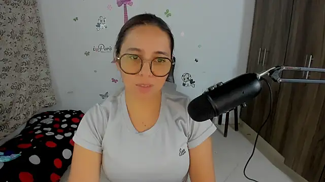 Snapshot of isa_loves_cum chatting on 04.28.26 isa loves cum online show from 04.28.26