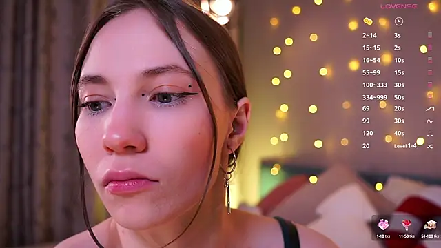 Snapshot of askaudrey_ chatting on 01.03.25 askaudrey online show from 01.03.25