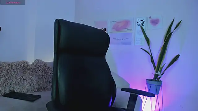 ChloeHarper  online show from 02.14.25