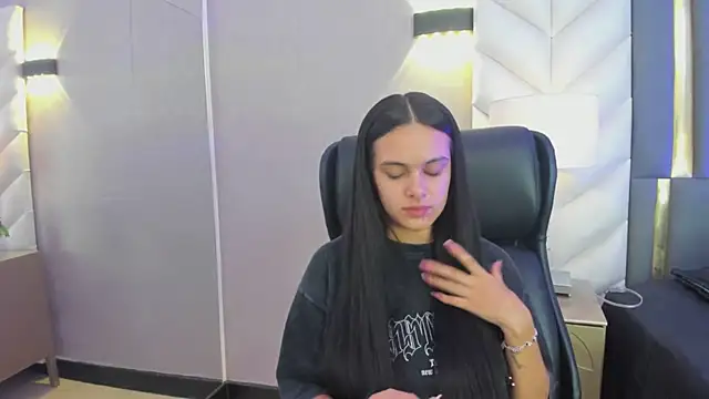 ChloeHarper  online show from 04.12.26